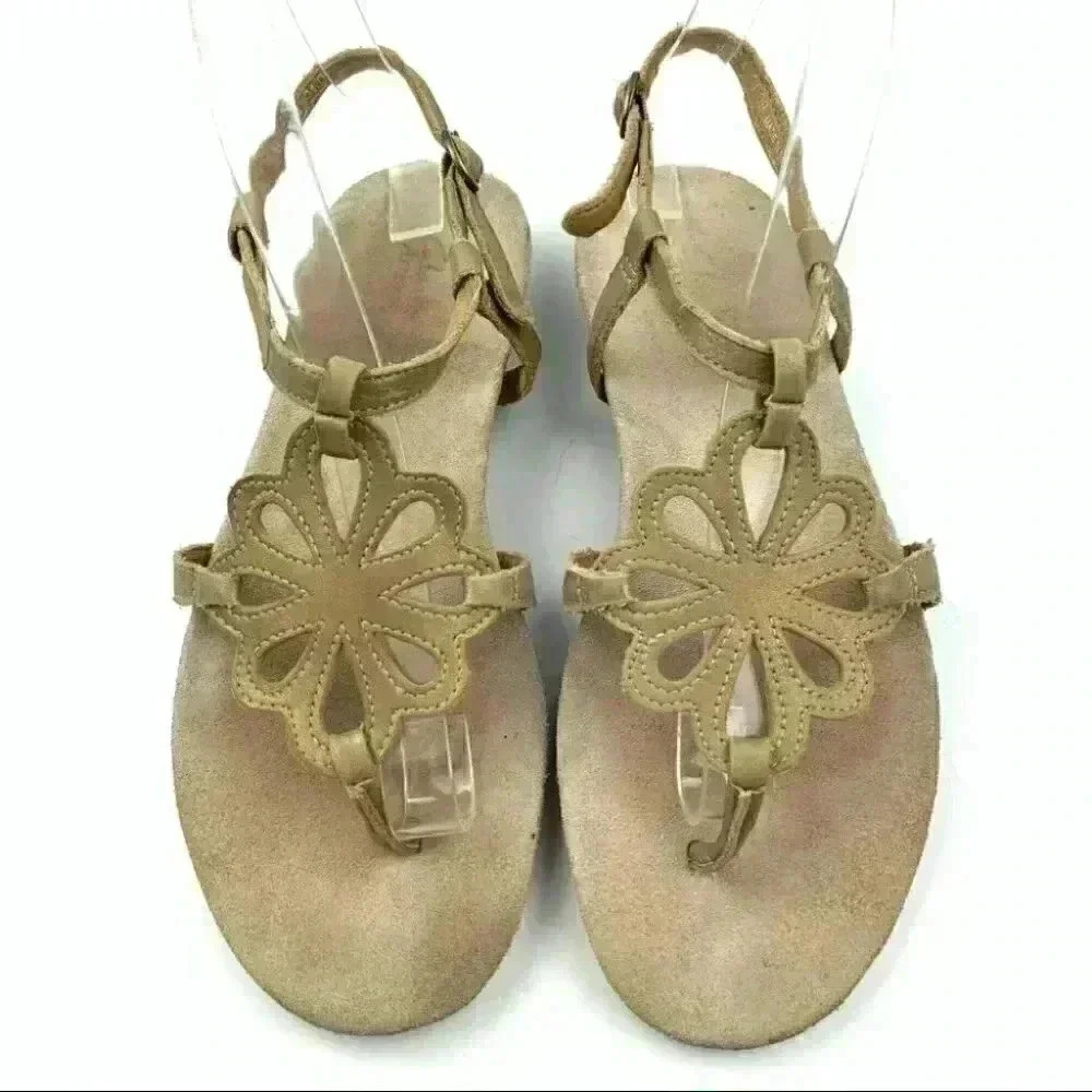 Clarks Artisan sandals 4.5 gold leather fairycore